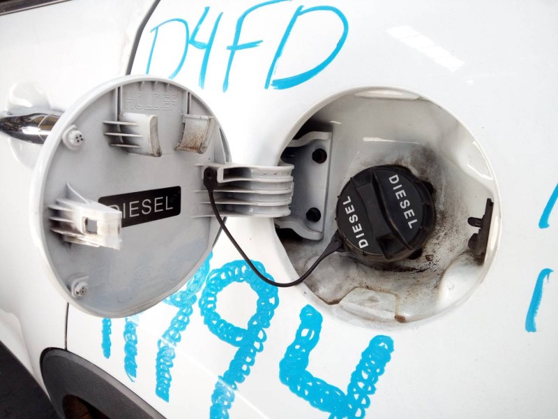 Recambio de tapa exterior combustible para kia sportage drive 4x2 referencia OEM IAM   