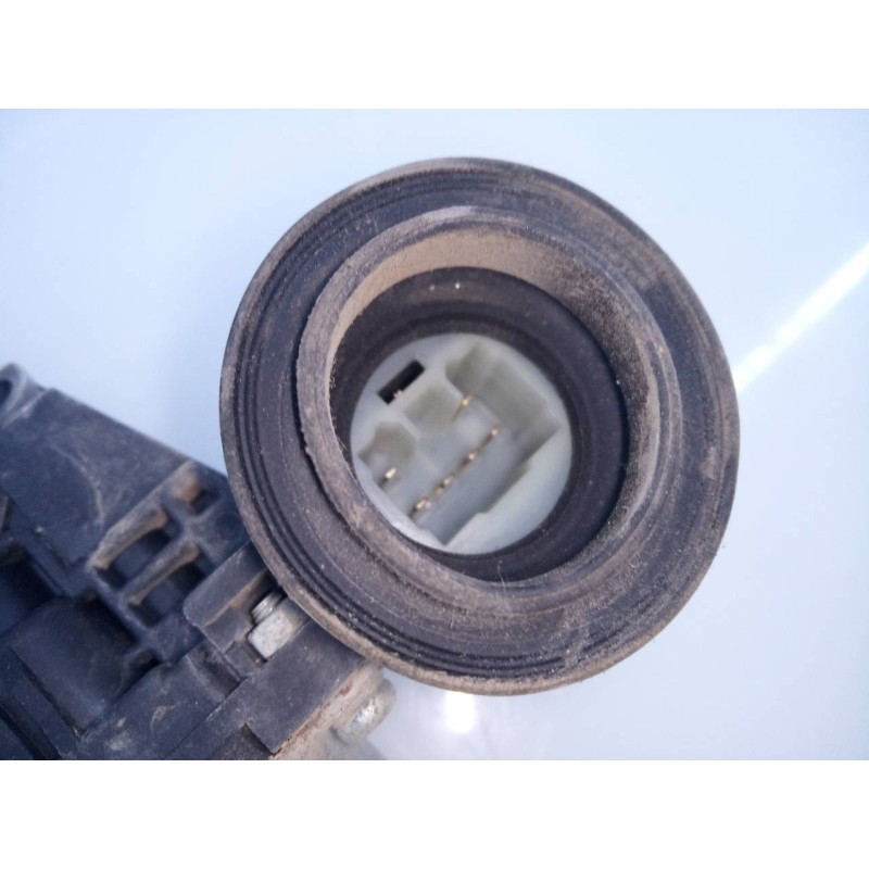 Recambio de elevalunas delantero derecho para toyota hilux (kun) cabina doble gx 4x4 referencia OEM IAM 857100K010  E2-B4-9-2