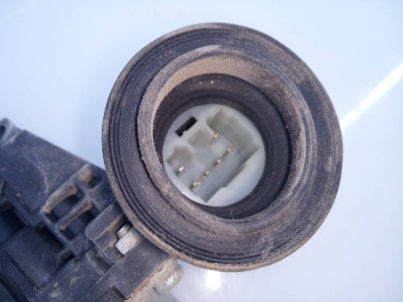 Recambio de elevalunas delantero derecho para toyota hilux (kun) cabina doble gx 4x4 referencia OEM IAM 857100K010  E2-B4-9-2