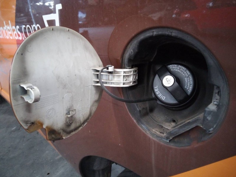 Recambio de tapa exterior combustible para fiat doblo ii (152) pop referencia OEM IAM   