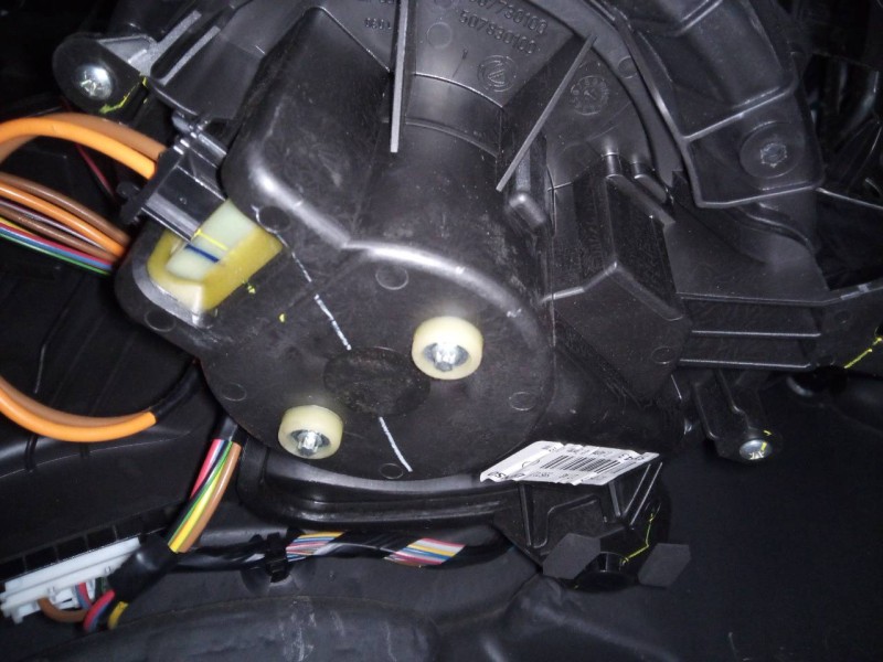 Recambio de ventilador calefaccion para fiat doblo ii (152) pop referencia OEM IAM 536701  