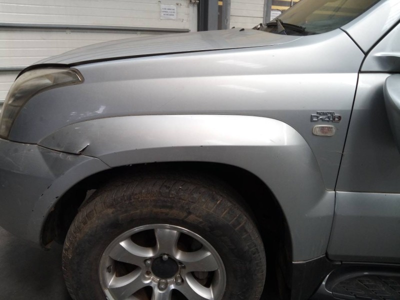 Recambio de aleta delantera izquierda para toyota land cruiser (j12) 3.0 d4-d vxl referencia OEM IAM   