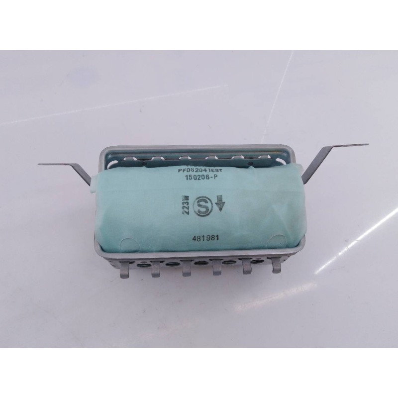 Recambio de airbag delantero derecho para toyota avensis referencia OEM IAM 004153606KC3 TKPAB0033P1150037 E2-B4-9-1