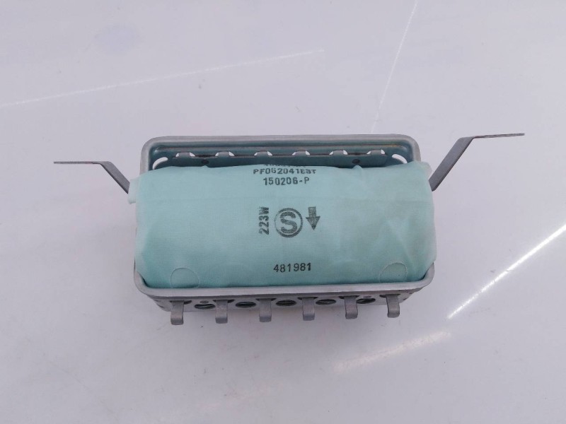 Recambio de airbag delantero derecho para toyota avensis referencia OEM IAM 004153606KC3 TKPAB0033P1150037 E2-B4-9-1