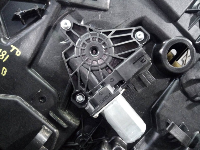 Recambio de elevalunas trasero derecho para mercedes-benz clase b (w246) b 200 cdi (246.208) referencia OEM IAM   P2-A4-8