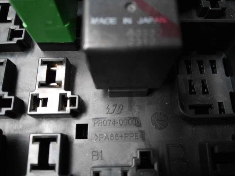 Recambio de caja reles / fusibles para mitsubishi outlander (cw0) 2.2 di-d kaiteki plus referencia OEM IAM PR07400000  