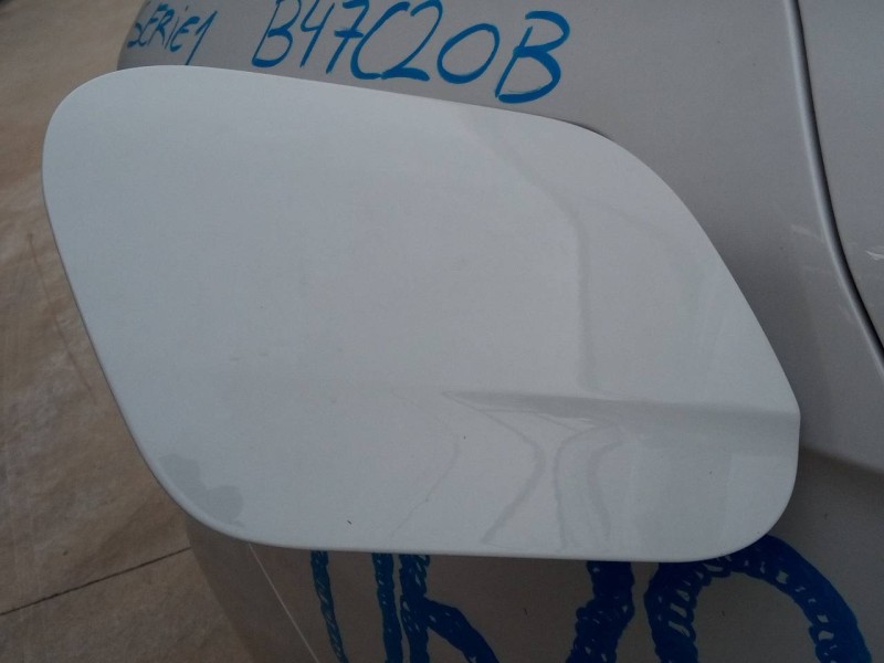 Recambio de tapa exterior combustible para bmw serie 1 lim. (f40) 118d referencia OEM IAM   