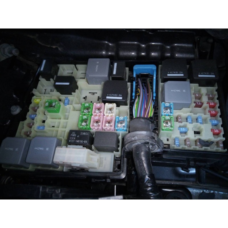 Recambio de caja reles / fusibles para ford kuga (cbs) titanium referencia OEM IAM   
