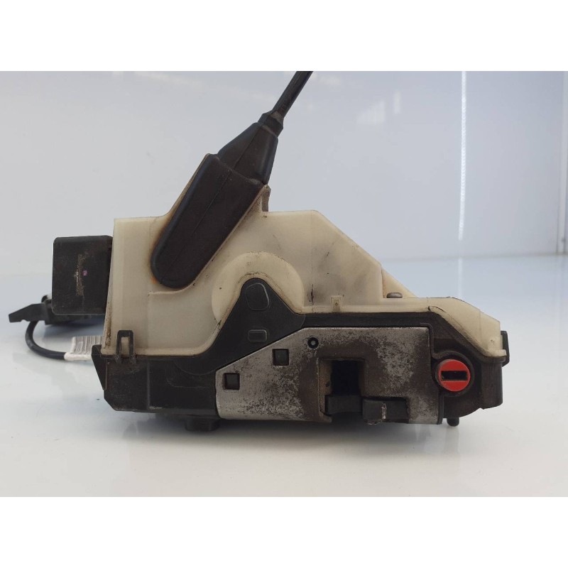 Recambio de cerradura puerta trasera derecha para peugeot 208 active referencia OEM IAM 9812501180  E1-A4-31-1