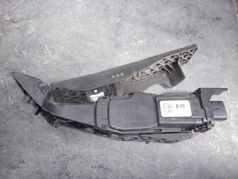 Recambio de pedal acelerador para hyundai tucson style 2wd referencia OEM IAM 32414400  