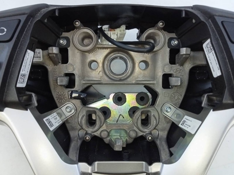 Recambio de volante para hyundai tucson style 2wd referencia OEM IAM 96710D7515UMB 3109929C9LAB E2-B5-49-1