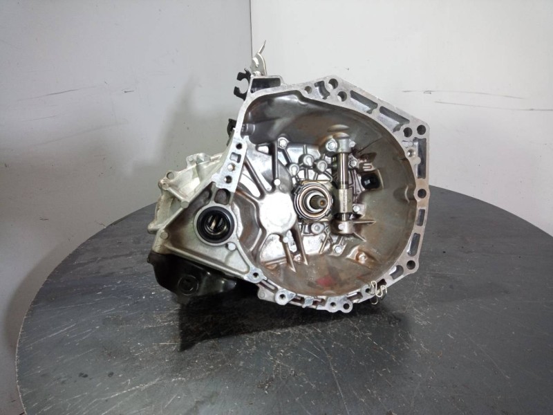 Recambio de caja cambios para peugeot 108 active referencia OEM IAM 20TT57  M1-B2-157