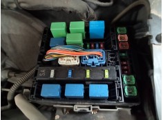 CAJA RELES / FUSIBLES 