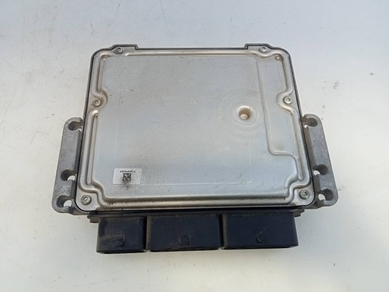 Recambio de centralita motor uce para dacia sandero stepway referencia OEM IAM 237106319R 0281032811 E2-A1-29-2