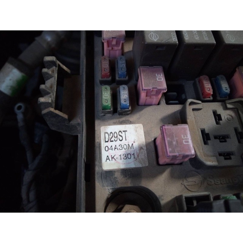 Recambio de caja reles / fusibles para ssangyong rexton 2.9 td gls referencia OEM IAM D29ST 04A30M 