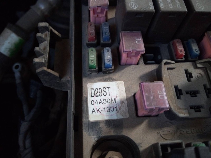 Recambio de caja reles / fusibles para ssangyong rexton 2.9 td gls referencia OEM IAM D29ST 04A30M 