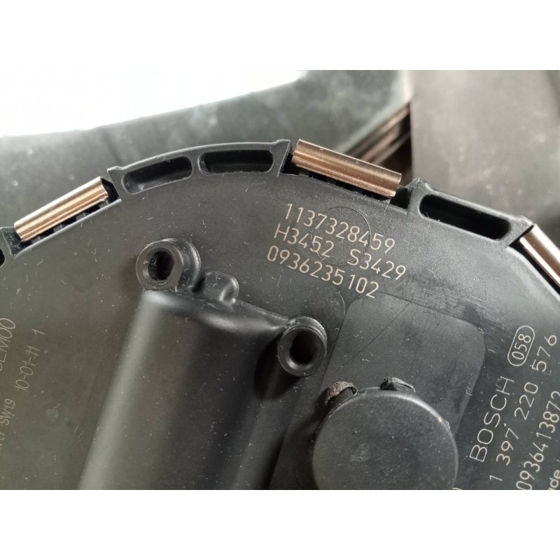 Recambio de motor limpia delantero para peugeot 5008 referencia OEM IAM 1397220576  