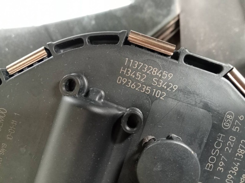 Recambio de motor limpia delantero para peugeot 5008 referencia OEM IAM 1397220576  