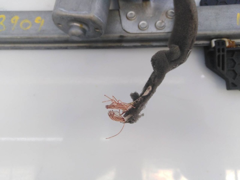 Recambio de elevalunas delantero izquierdo para dacia sandero stepway referencia OEM IAM 13616C00  E1-A1-12-1