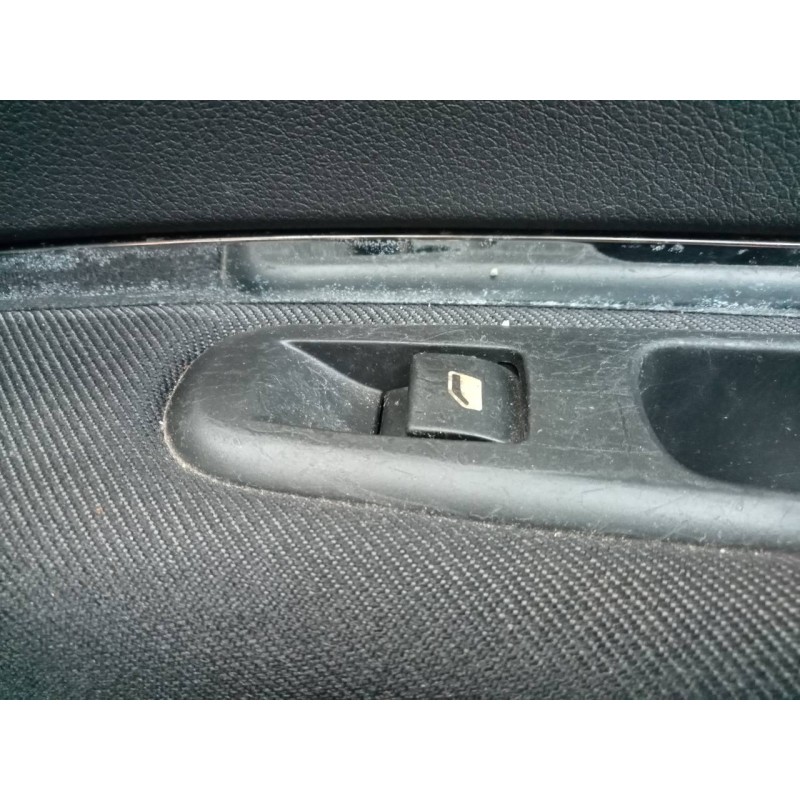 Recambio de mando elevalunas trasero derecho para peugeot 5008 referencia OEM IAM   
