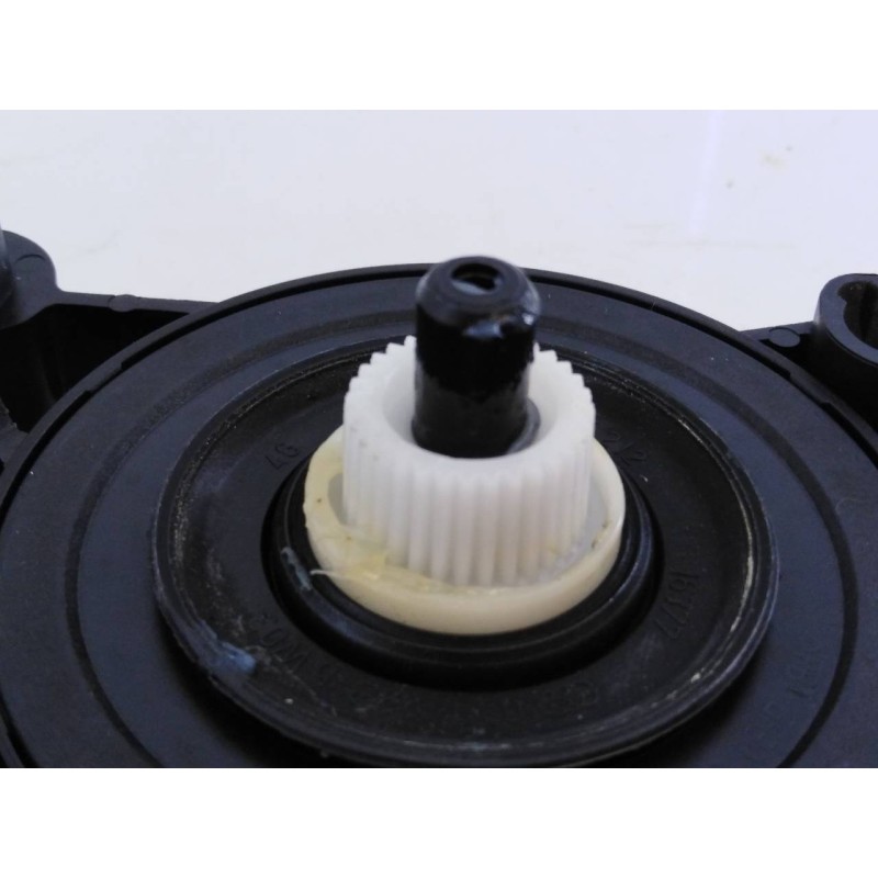 Recambio de motor elevalunas trasero derecho para volkswagen golf vii lim. (bq1) last edition bmt/start-stopp referencia OEM IAM