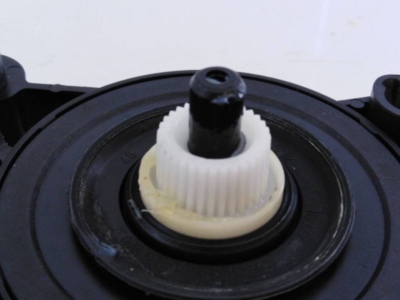 Recambio de motor elevalunas trasero derecho para volkswagen golf vii lim. (bq1) last edition bmt/start-stopp referencia OEM IAM