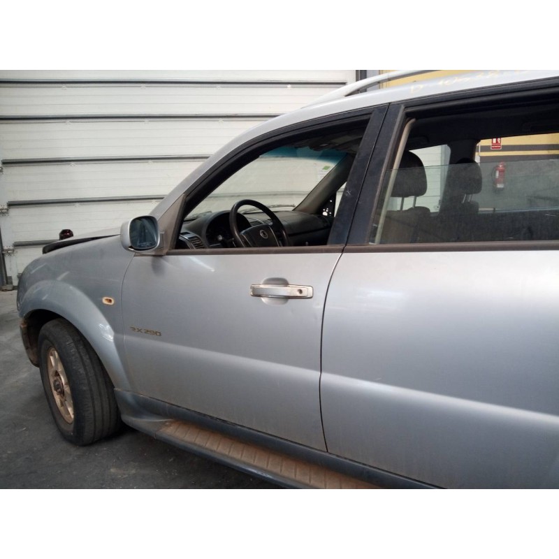 Recambio de puerta delantera izquierda para ssangyong rexton 2.9 td gls referencia OEM IAM   