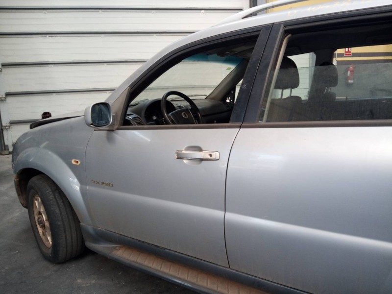 Recambio de puerta delantera izquierda para ssangyong rexton 2.9 td gls referencia OEM IAM   