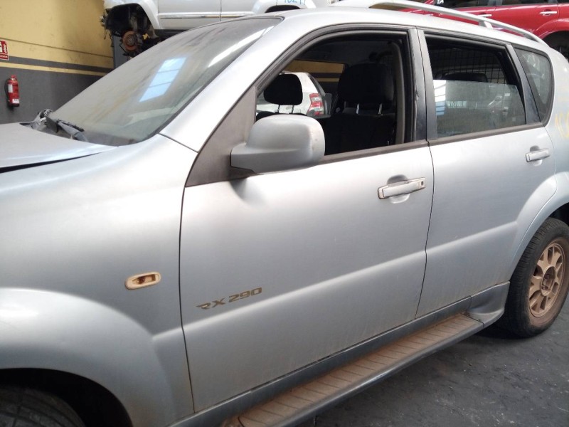Recambio de puerta delantera izquierda para ssangyong rexton 2.9 td gls referencia OEM IAM   