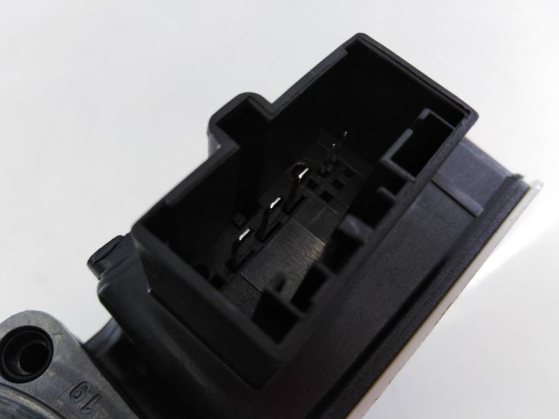 Recambio de motor elevalunas trasero derecho para volkswagen golf vii lim. (bq1) last edition bmt/start-stopp referencia OEM IAM