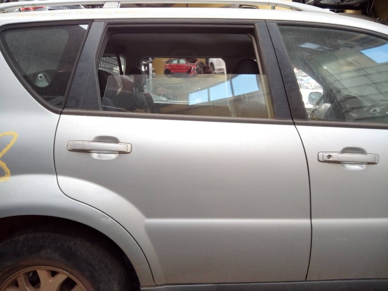 Recambio de puerta trasera derecha para ssangyong rexton 2.9 td gls referencia OEM IAM   