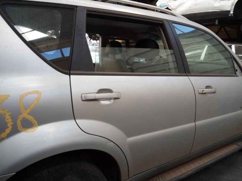 Recambio de puerta trasera derecha para ssangyong rexton 2.9 td gls referencia OEM IAM   