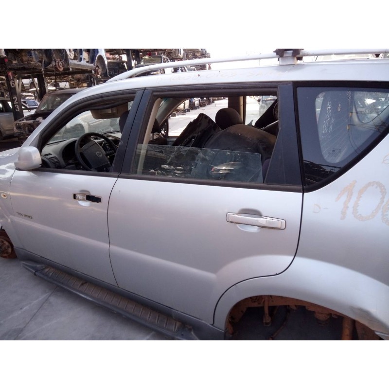 Recambio de puerta trasera izquierda para ssangyong rexton 2.9 td gls referencia OEM IAM   