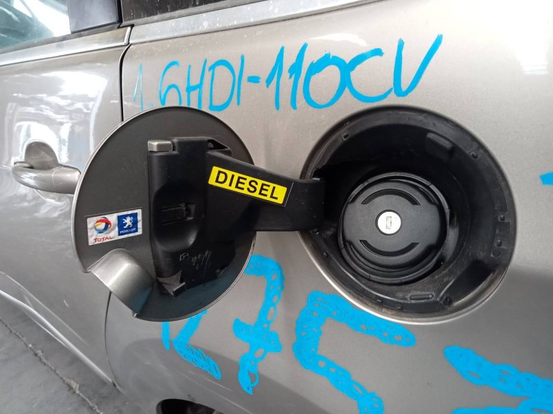 Recambio de tapa exterior combustible para peugeot 5008 referencia OEM IAM   