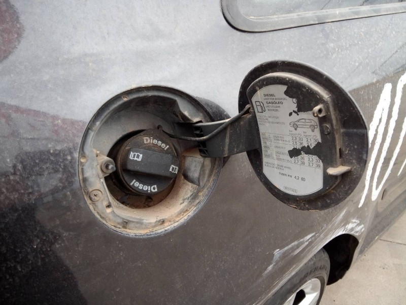 Recambio de tapa exterior combustible para audi a3 (8p) 2.0 tdi ambition referencia OEM IAM   