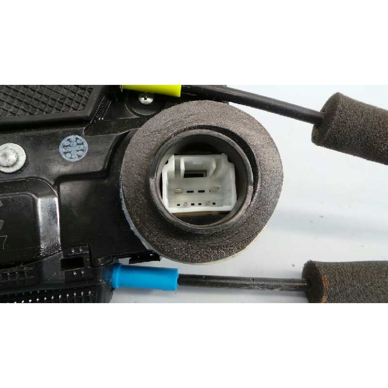 Recambio de cerradura puerta trasera izquierda para toyota land cruiser (j15) executive referencia OEM IAM 4C9121707  E2-B4-10-2