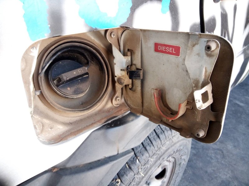 Recambio de tapa exterior combustible para nissan terrano/terrano.ii (r20) comfort plus referencia OEM IAM   