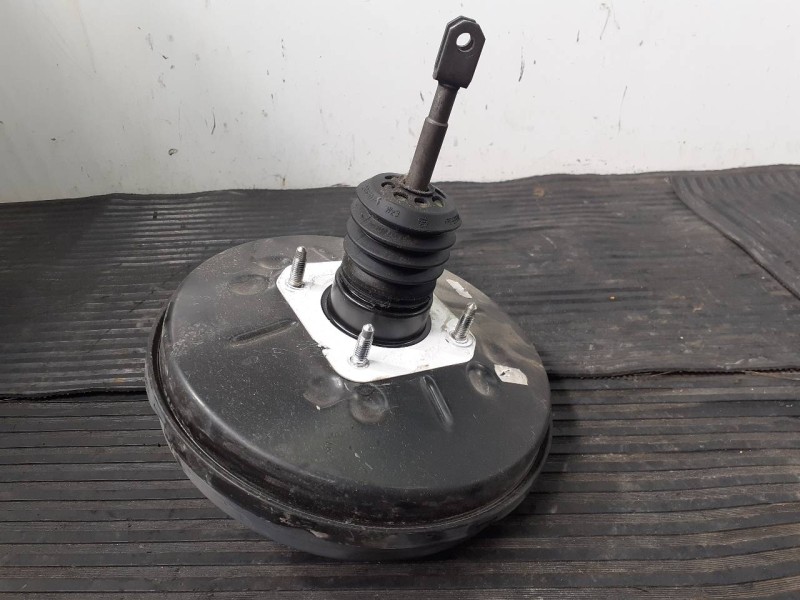 Recambio de servofreno para dacia sandero laureate referencia OEM IAM 472103298R  