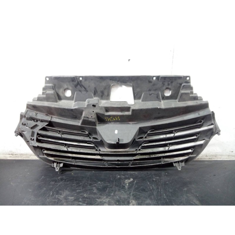 Recambio de rejilla delantera para renault trafic furgón l1h1 2,9t referencia OEM IAM   P2-A2-19
