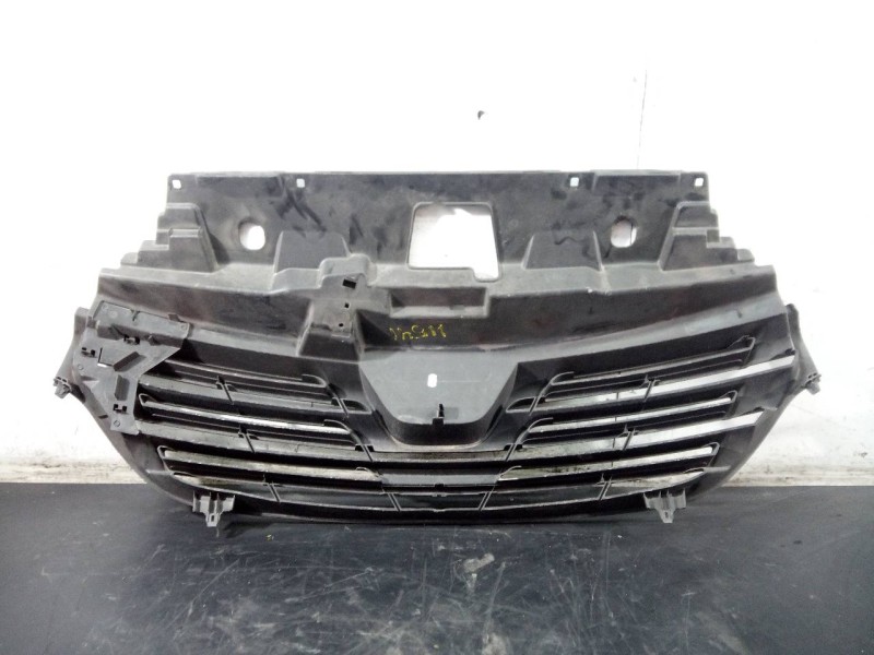 Recambio de rejilla delantera para renault trafic furgón l1h1 2,9t referencia OEM IAM   P2-A2-19