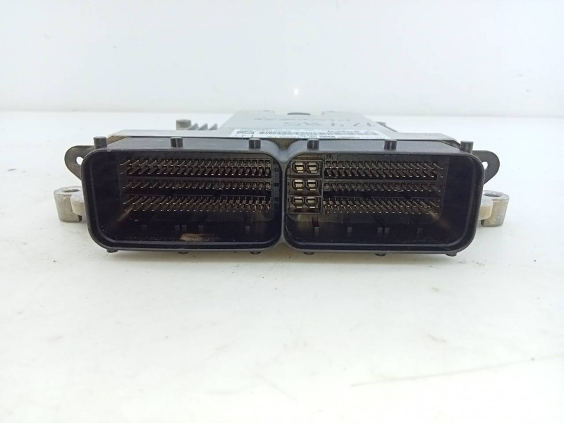 Recambio de centralita motor uce para land rover discovery sport se referencia OEM IAM GX7312C520FAF 0281032607 E3-B3-14-4