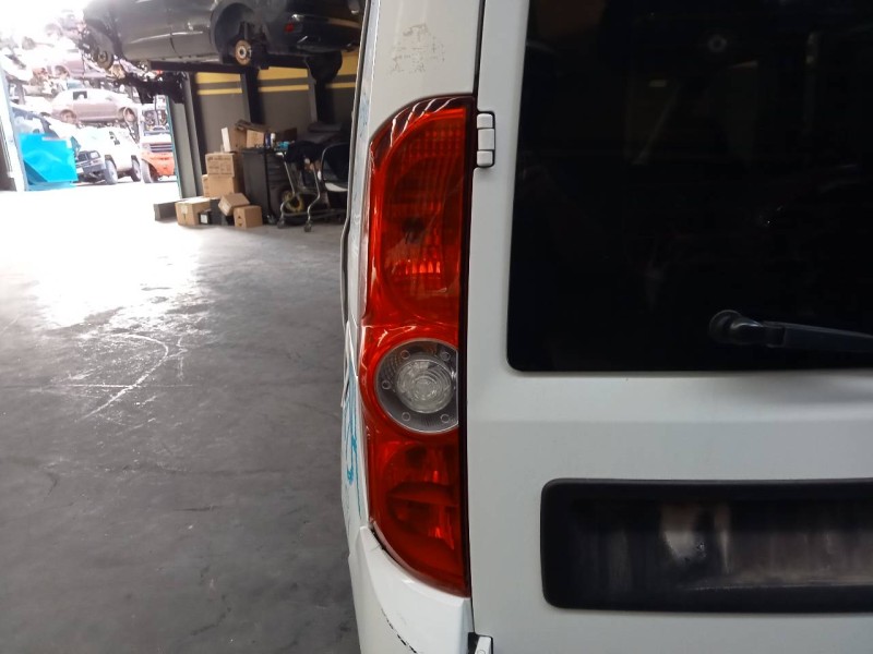 Recambio de piloto trasero izquierdo para fiat doblo ii (152) emotion referencia OEM IAM   