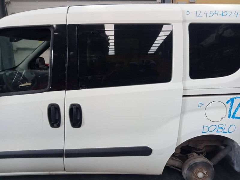 Recambio de puerta lateral corredera izquierda para fiat doblo ii (152) emotion referencia OEM IAM   