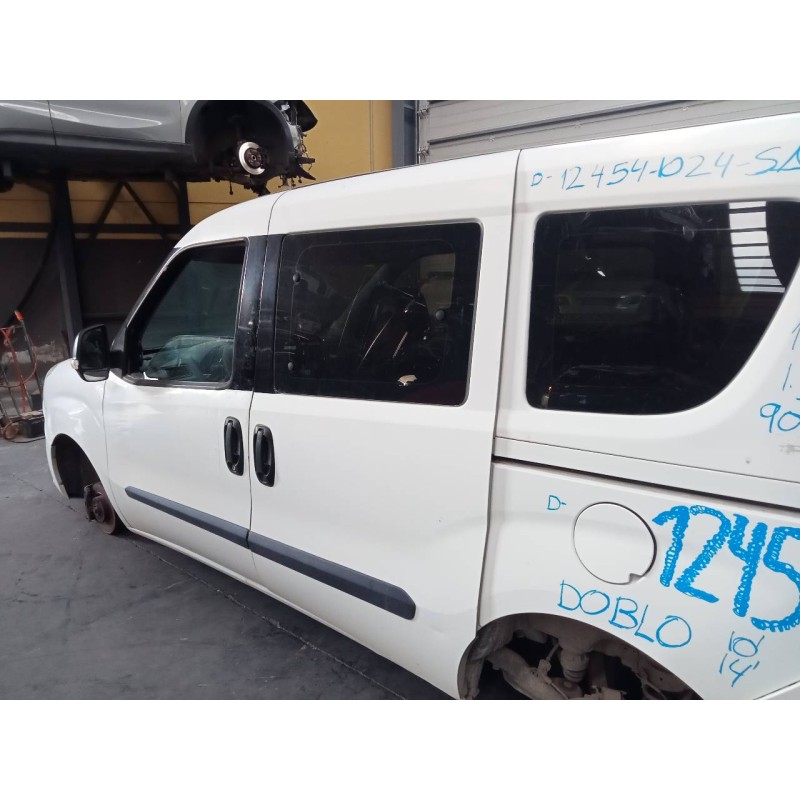 Recambio de puerta lateral corredera izquierda para fiat doblo ii (152) emotion referencia OEM IAM   