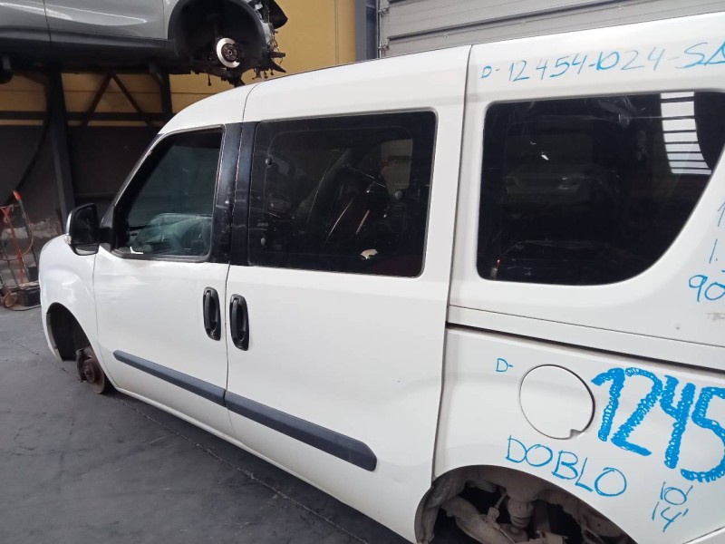 Recambio de puerta lateral corredera izquierda para fiat doblo ii (152) emotion referencia OEM IAM   