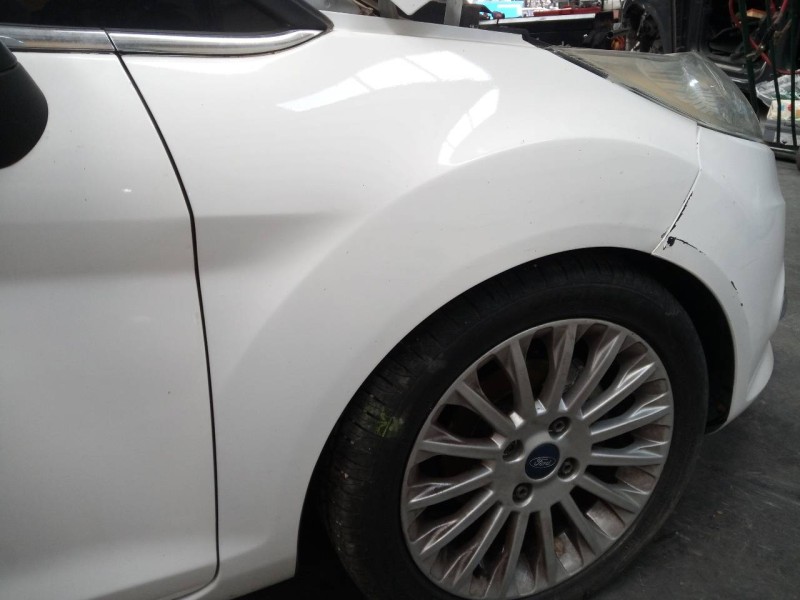 Recambio de aleta delantera derecha para ford fiesta (cb1) trend referencia OEM IAM   