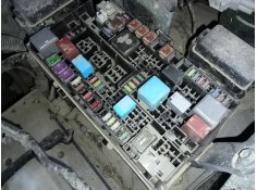 CAJA RELES / FUSIBLES 