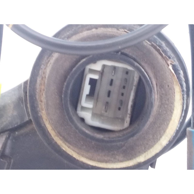 Recambio de cerradura puerta trasera izquierda para toyota land cruiser (j12) 3.0 d-4d gx referencia OEM IAM 61108205  E2-B4-50-