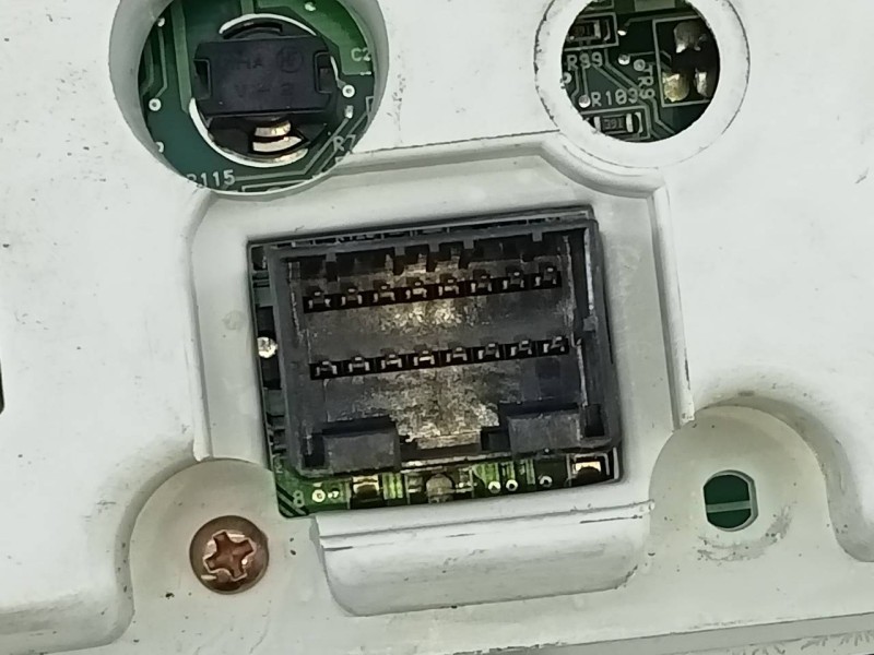 Recambio de cuadro instrumentos para ssangyong rodius xdi referencia OEM IAM 8020021100 11000918400S E3-A3-18-2