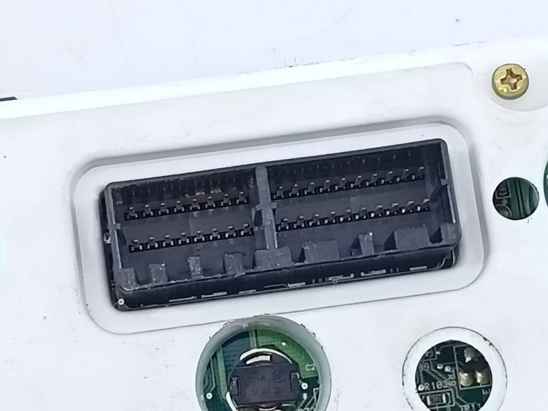 Recambio de cuadro instrumentos para ssangyong rodius xdi referencia OEM IAM 8020021100 11000918400S E3-A3-18-2